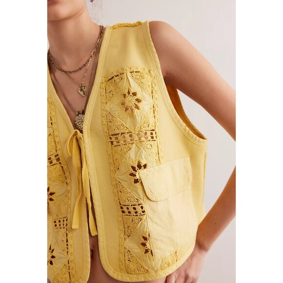 Free People Wonderstruck Vest Blouse Top Floral Crochet Lace Sleeveless M 277155 - Picture 2 of 7